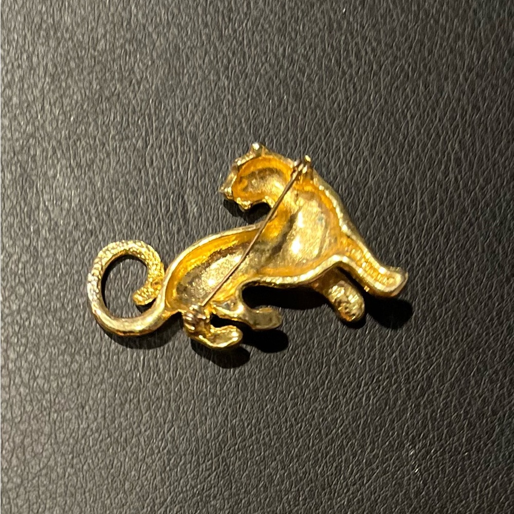 Leopard brooch to add some sparkle - Picture 2 of 2